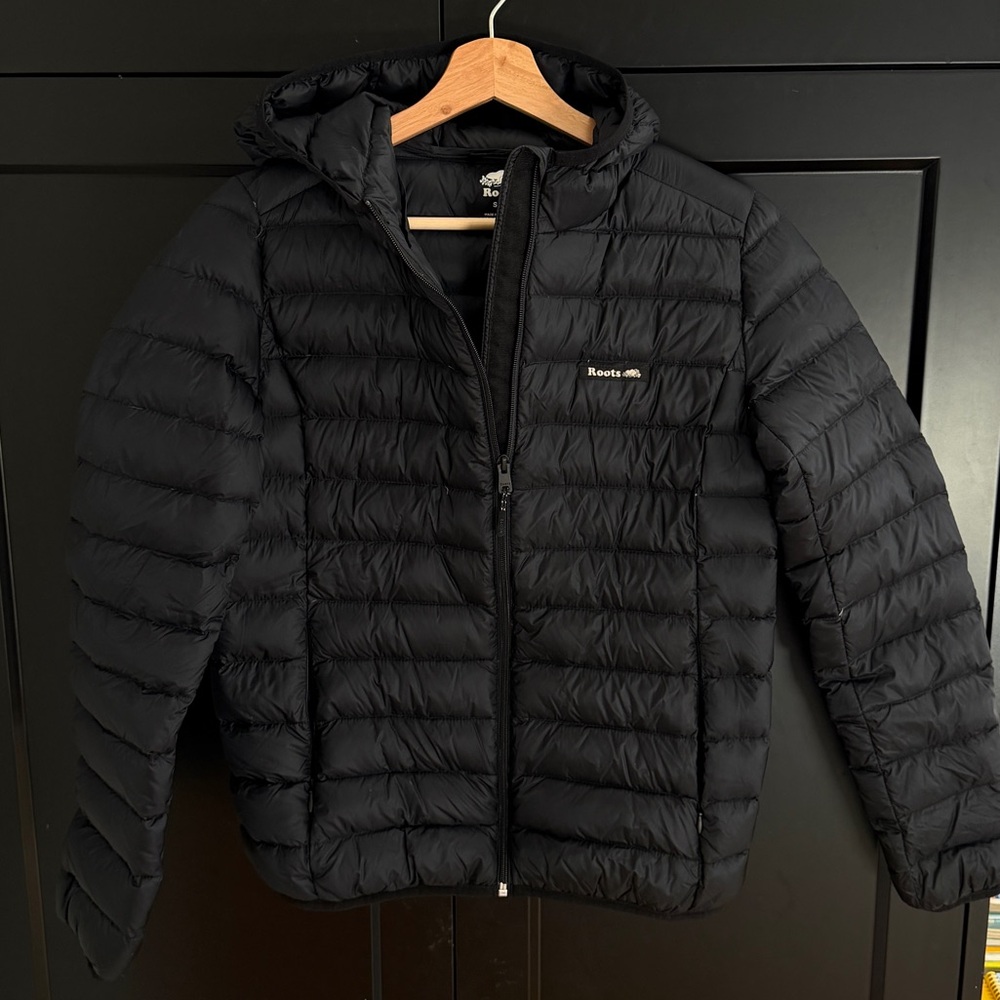 Like new - Roots Packable Down Puffer - black, size small